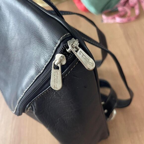 Vintage Piel Black leather backpack with a zipper closure and silver hardware - Picture 3 of 7